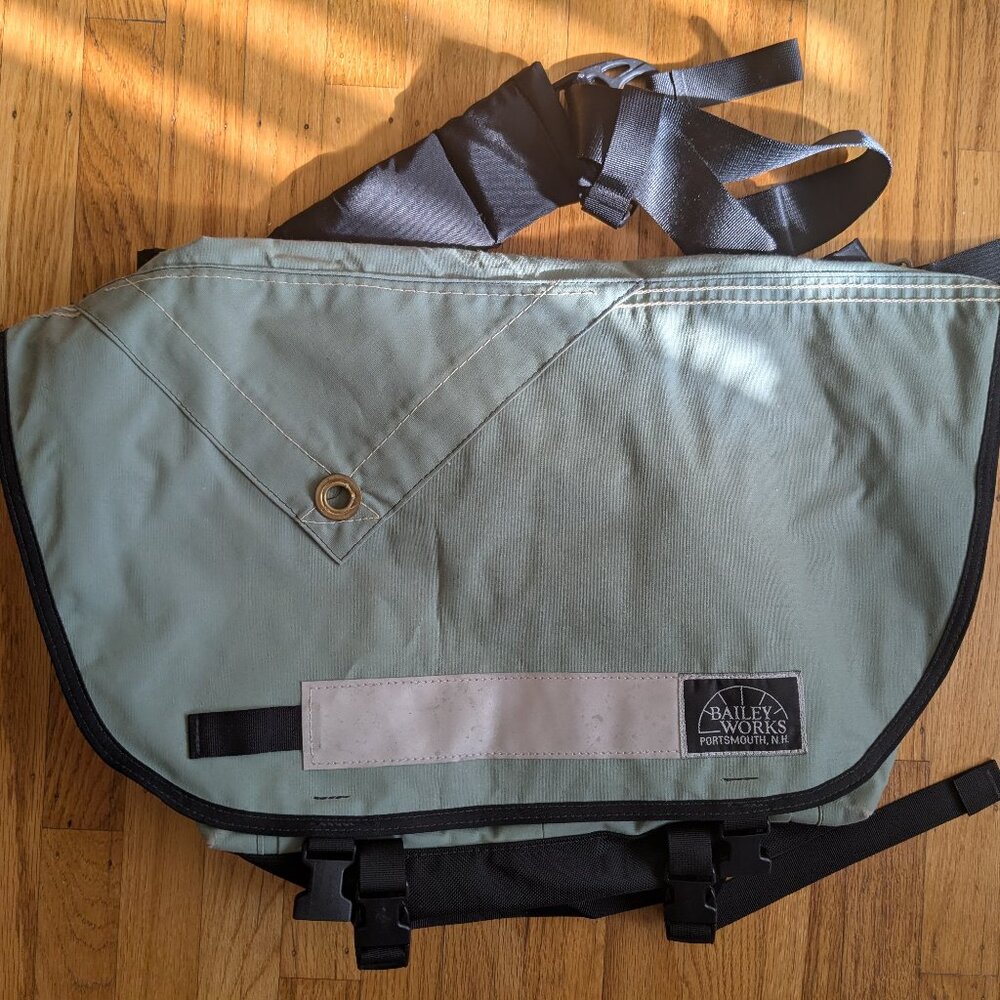Bailey Works super pro messenger bag medium